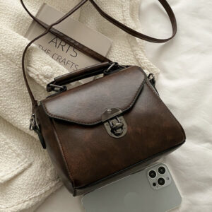 ヴィンテージブラウン レザーミニサッチェル – 時を刻むクラシックの余韻