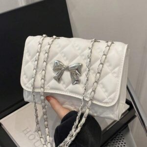 メタリックリボン キルティングショルダーバッグ – 純白の煌き